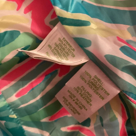 Lilly Pulitzer puffer vest - size small -down/feather filling - gold accents - Picture 5 of 8